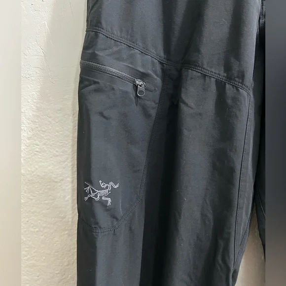 SOLD ******. ARC ' TERYX WOMENS LIGHT WEGHT PANTS SIZE 4 - Picture 2 of 8